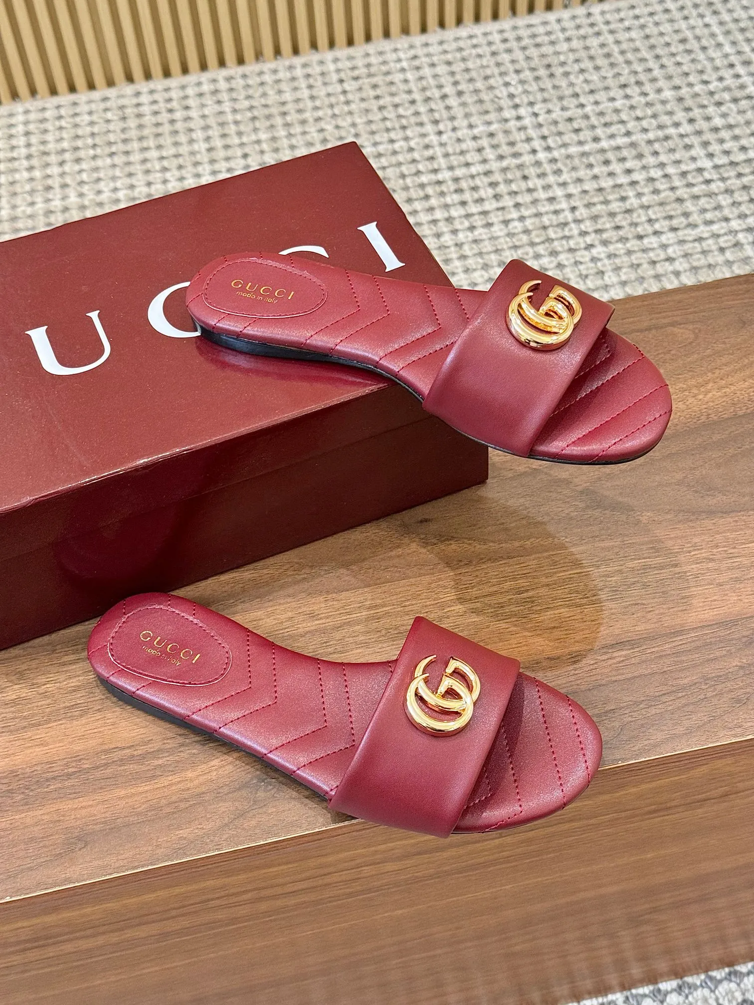 👟👟Ex-factory price 440👟👟 💯💯💯Gucci 2025 spring and summer latest popular slip-on sandals series... [Round toe] Latest double G buckle. Embroidery style Original quality 🍃Original European style, 💥perfect on the feet💃💃When worn with this shoe, it is elegant and crystal clear. No matter the materials of the accessories, they are all customized one by one. You must go to get the original version. The whole series is full of exciting and innovative elements. The texture of different materials, the texture of the materials, and the expression of the materials have a strong artistic atmosphere... ❶ Upper: imported cowhide ❷ Inner lining: customized imported sheepskin ❸ Foot pads: customized imported sheepskin ❹ Outsole: imported Italian genuine leather outsole ❺ Heel height: 1.5CM ❻ Packaging: Original full set of packaging ❼ Code number: 35-43 (41.42.43 customized is not returnable)
